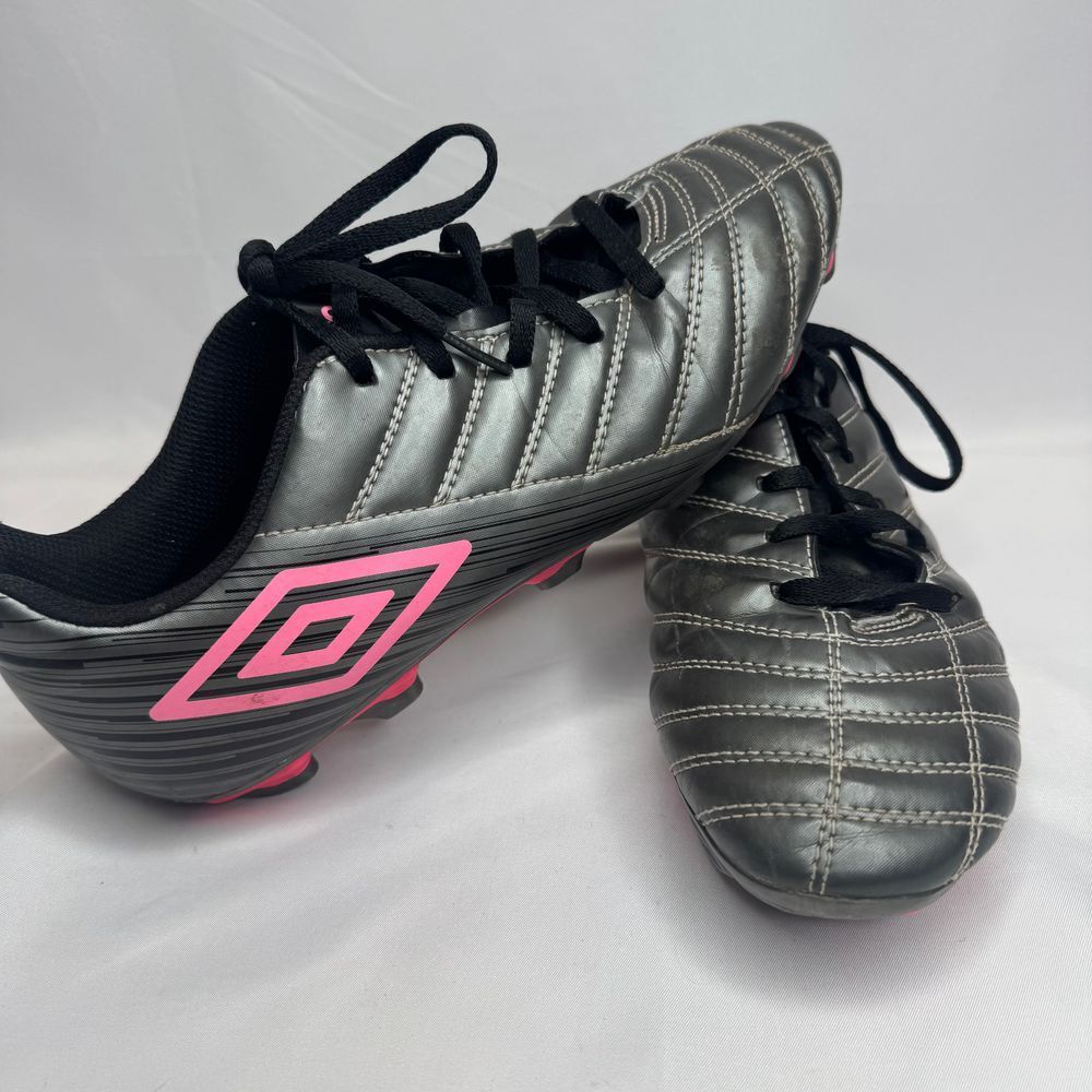 Umbro Silver & Pink Soccer Cleats Decco Womens Fits like an 8/marked as a 9